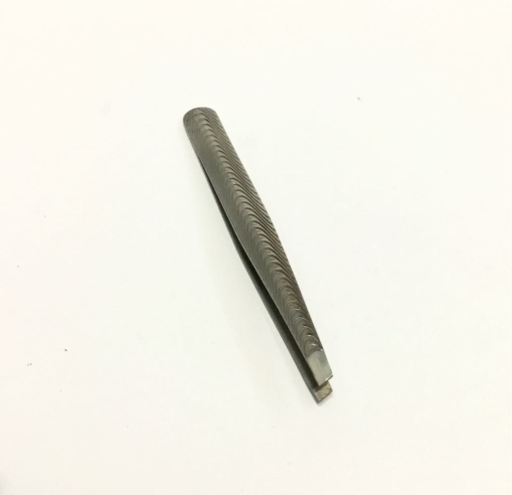 Пінцет професійний скошений SPL 9055