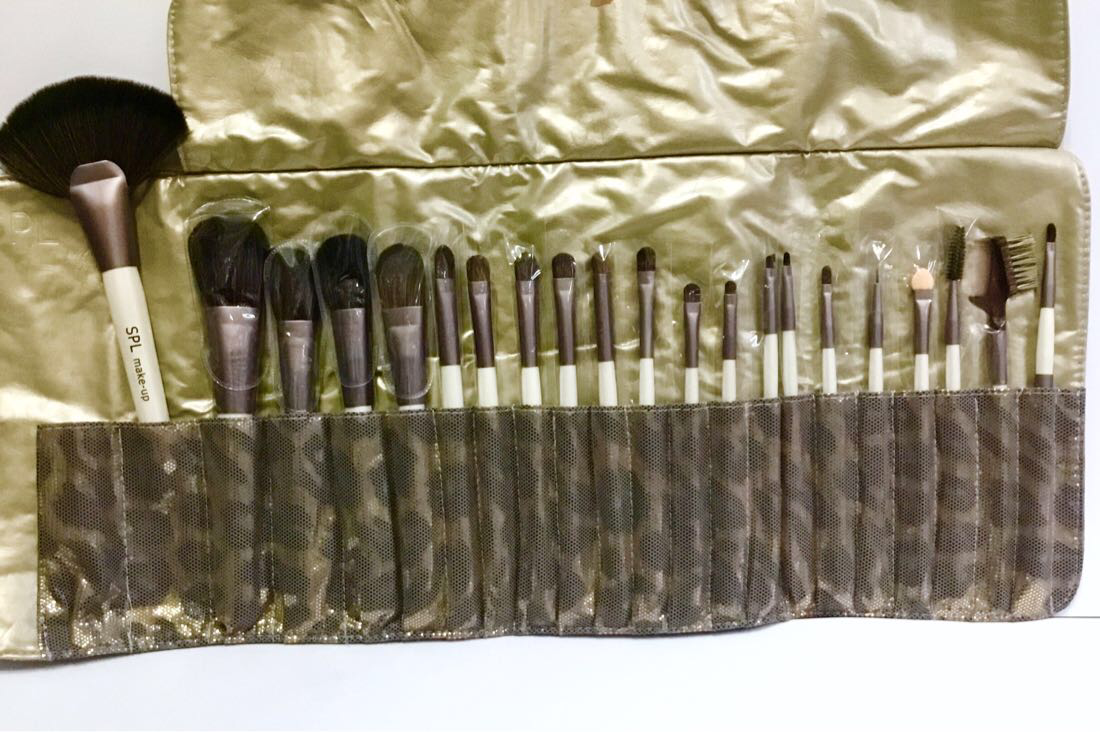 Професійний набір для макіяжу (21 предмет) SPL 97600