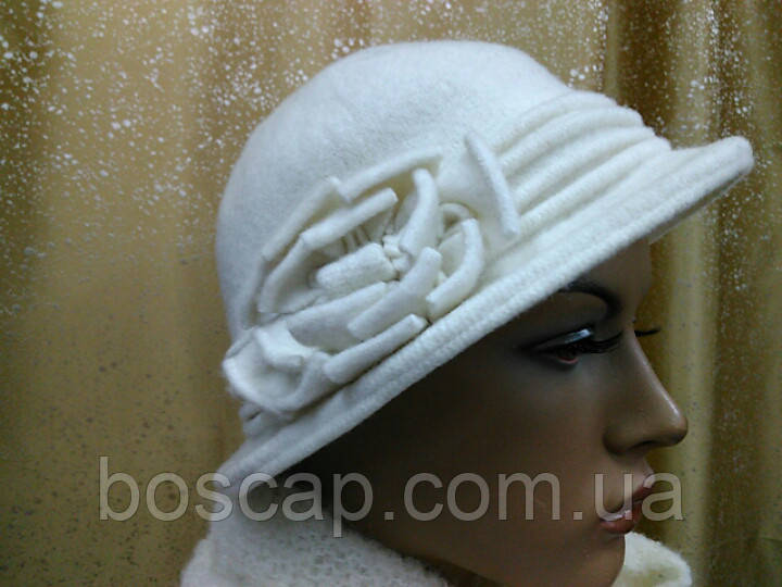 Жіночий капелюшок з м'якої валяної вовни, TM Rabionek, розмір 54-55, колір молочний, тон 000