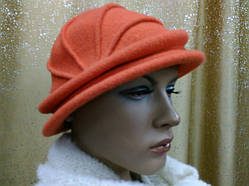 Жіноча зимова капелюшка з м'якої валяної вовни, TM Rabionek, колір помаранчевий, тон 590, розмір 55-56