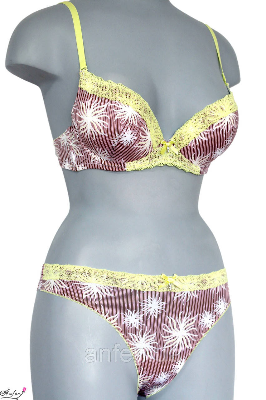 Незвичайний комплект білизни Bretele з пушапом і пів пушапом