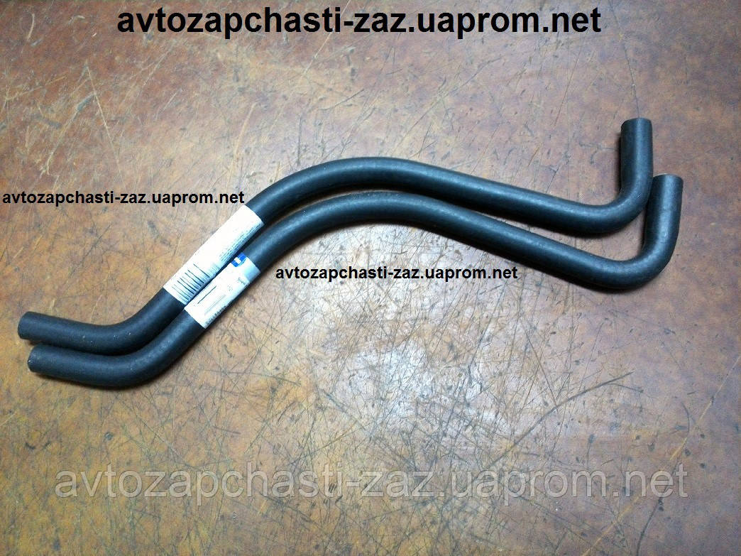 Шланг от радиатора к расширительному бачку с двигателем