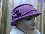 Жіноча капелюха м'якої вовни з квіткою, ТМ Rabionek, розмір 55-56, світло-бузковий колір, фото 3