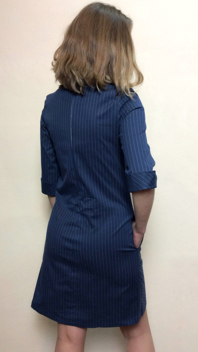 Женское офисное платье в полоску П224