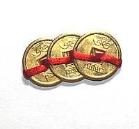 Три Монеты связанные красной ниткой(под золото)