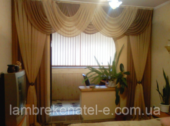 Ламбрекен на вікно з балконом, фото 1