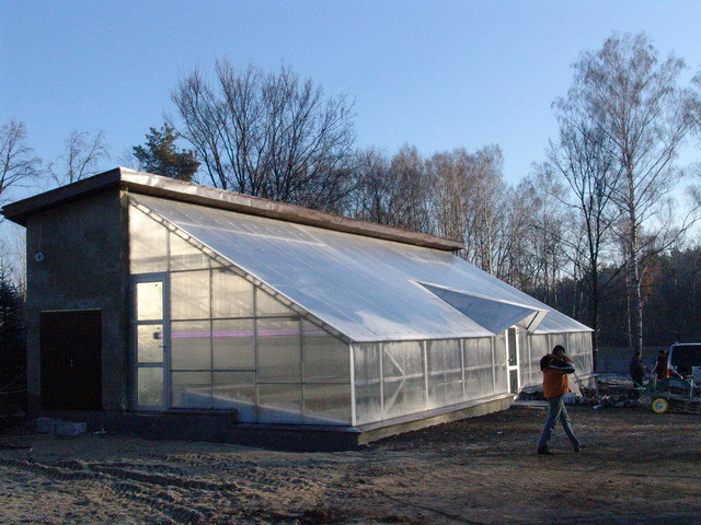 куптиь теплицу под поликарбонат