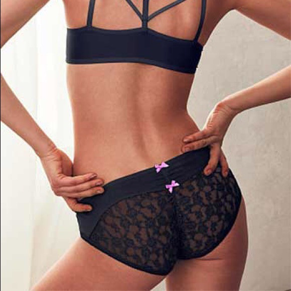 Трусики Victoria's Secret Heart Lace Ruched-back Hiphugger Panty S, Черные