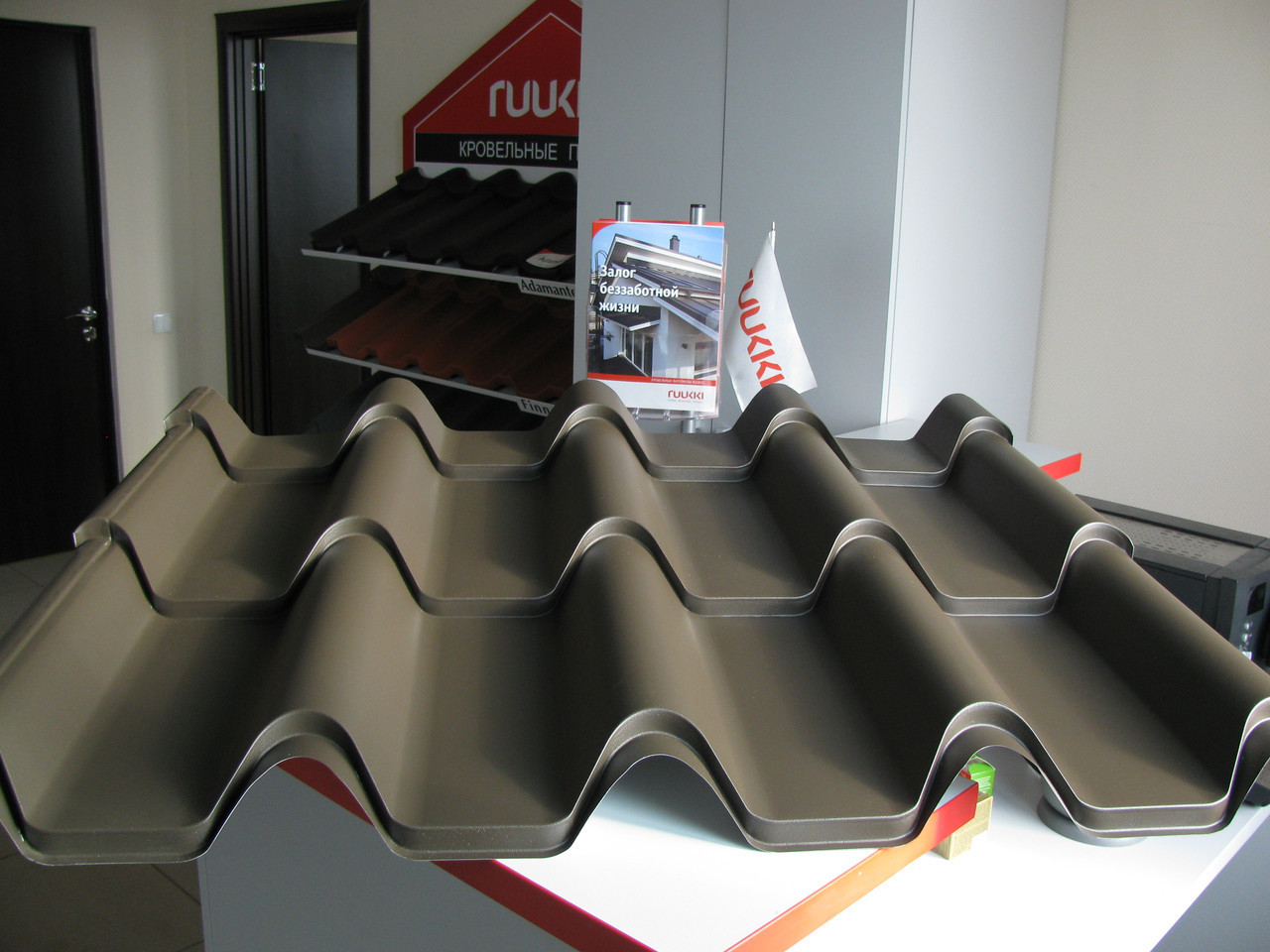 Металочерепиця — Ruukki Armorium  ⁇  RR 23  ⁇  темно-сірий  ⁇  Pural Matt BT  ⁇ 