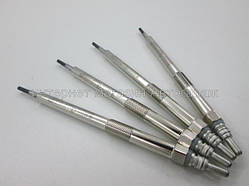 Свечи накала (комплект) на Рено Трафик 06-> 2.0TdCi — RENAULT (Оригинал) 110655813R