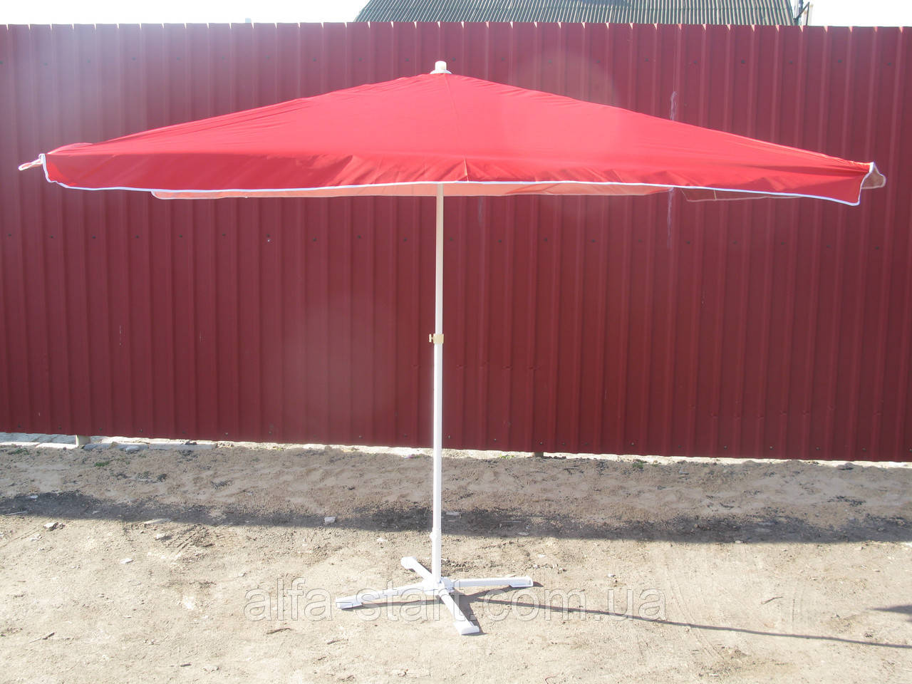 Торговый уличный прямоугольный зонт 3/4 красного цвета с ножкой - фото 1 - id-p49099778