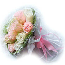 Букет із цукерок Біло-рожеві троянди