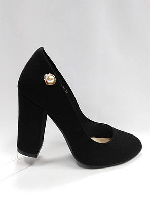 Замшеві туфлі на підборах. Розміри: 35 ( чорні); 34, 35 ( бордо).