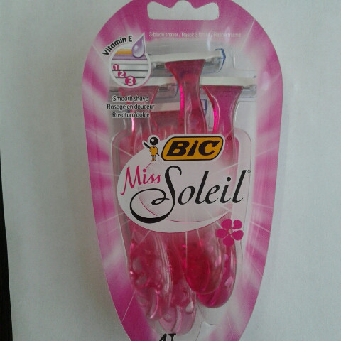 Станок женский одноразовый для бритья Bic Miss Soleil 4 шт. (Бик мисс солей 3 лезвия оригинал - фото 1 - id-p660623399