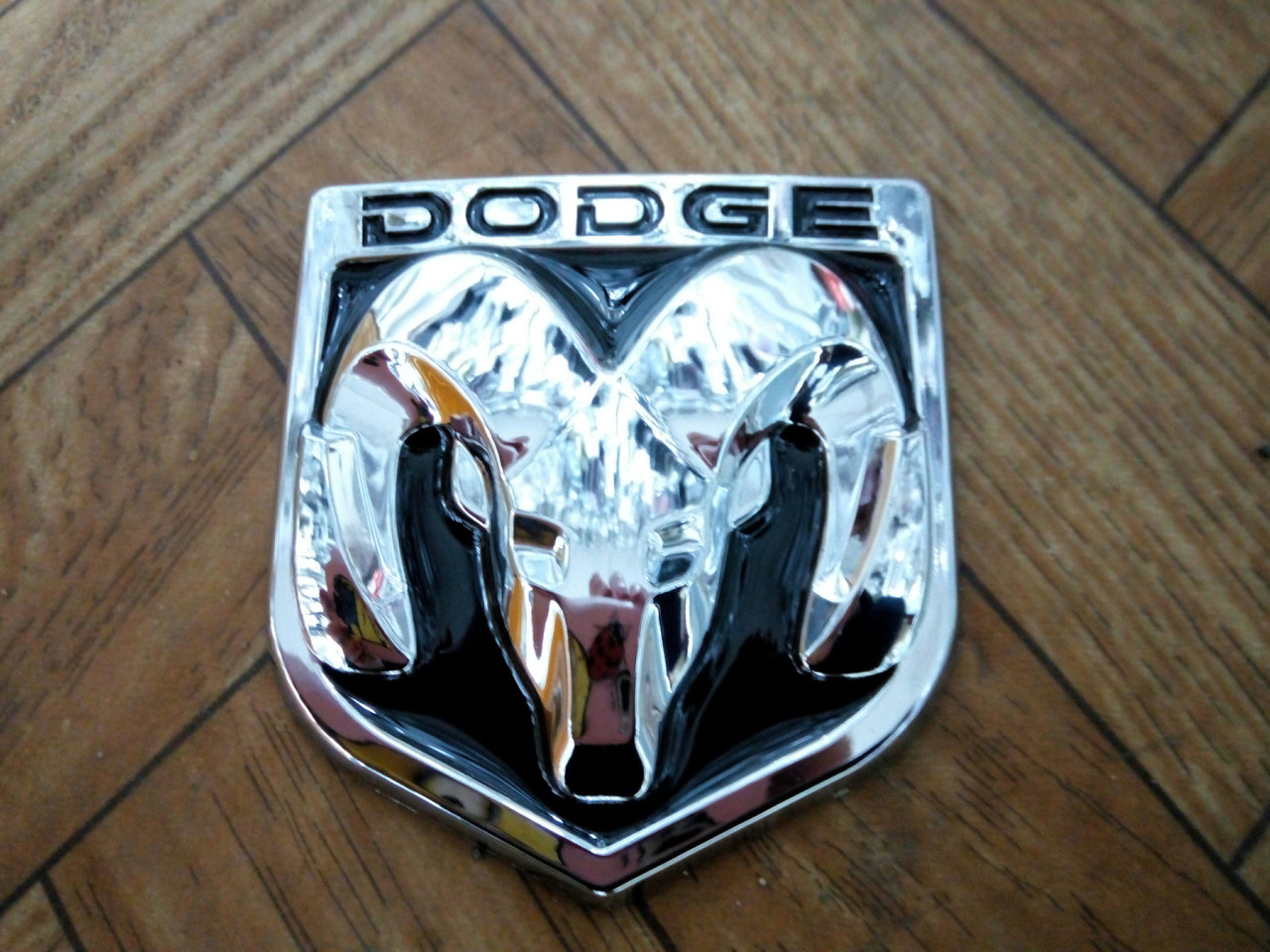 Dodge значок