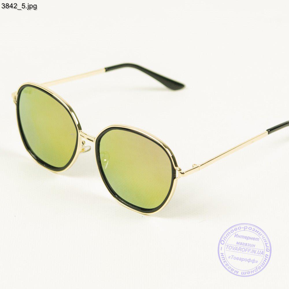 Модні дзеркальні окуляри від сонця з кольоровими лінзами - 3842/1