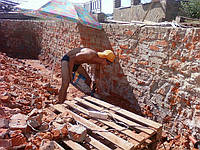 Демонтаж будинків, непотрібних будівель, стін у Харкові