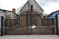 Кованые распашные ворота с калиткой, с поликарбонатом, код: 01078