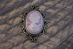 Брошка Камея