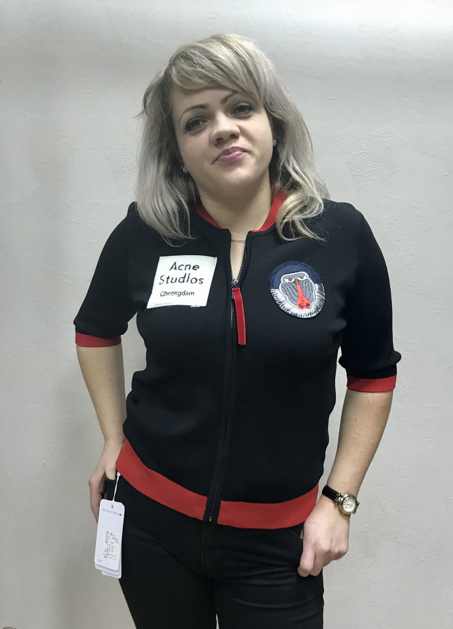 Светр бомбер із коротким рукавом жіноча чорна на блискавці