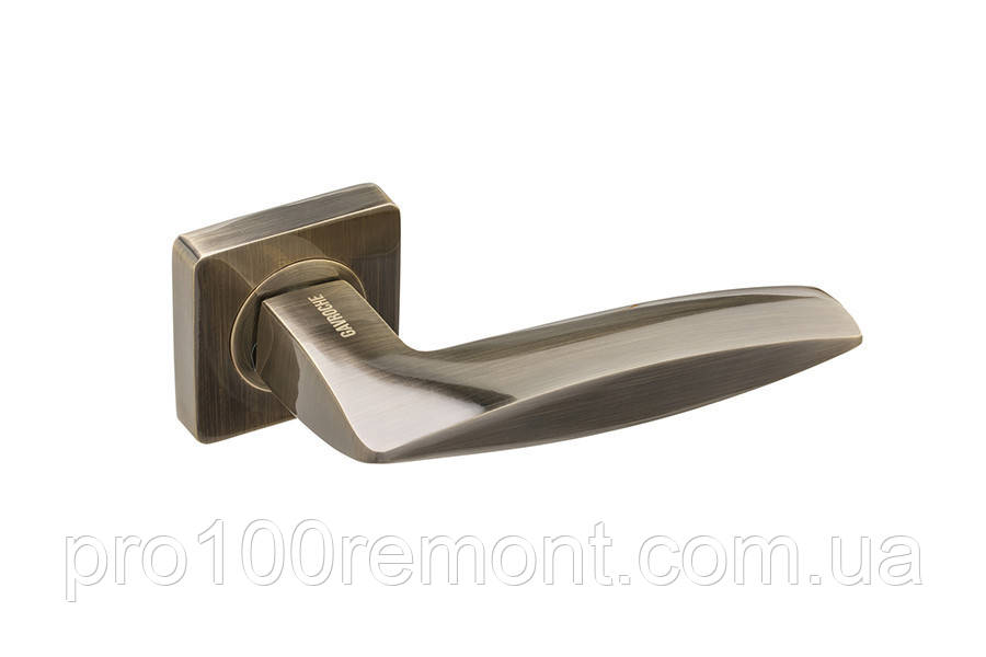 Ручка дверна на розетці GAVROCHE COBALTUM