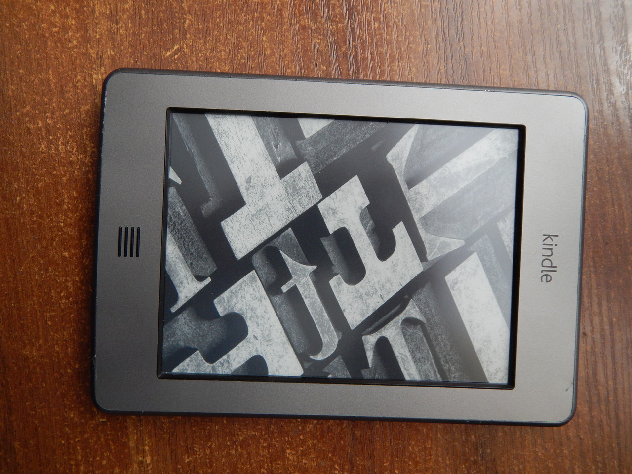 Електронна книга Amazon Kindle Touch+ чохол