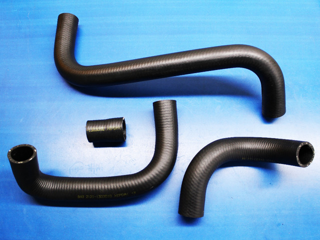 Комплект патрубков радиатора ВАЗ-2121 НИВА (4 шт) Комплект патрубков радиатора ВАЗ-2121 НИВА (4 шт)