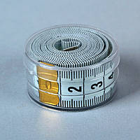 Сантиметрова стрічка у футлярі
