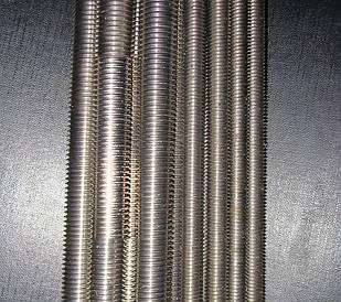 Шпилька різьбова М24 DIN 975 8.8