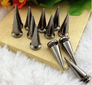 Шип конус металевий гвинтовий 26 x 10 мм, колір чорний