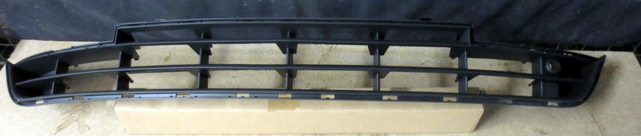 Решітка переднього бампера центральна GM 1400799 13296442 13267736 OPEL MERIVA-B до 2014 р.в.