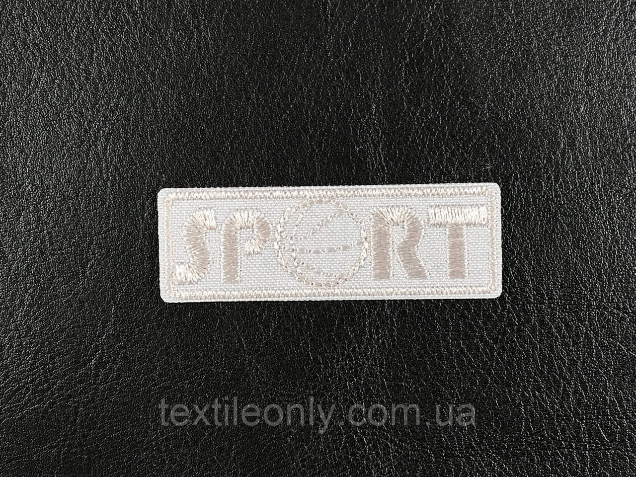 Нашивка Sport планка з м'ячем колір світло-сірий 60x20 мм