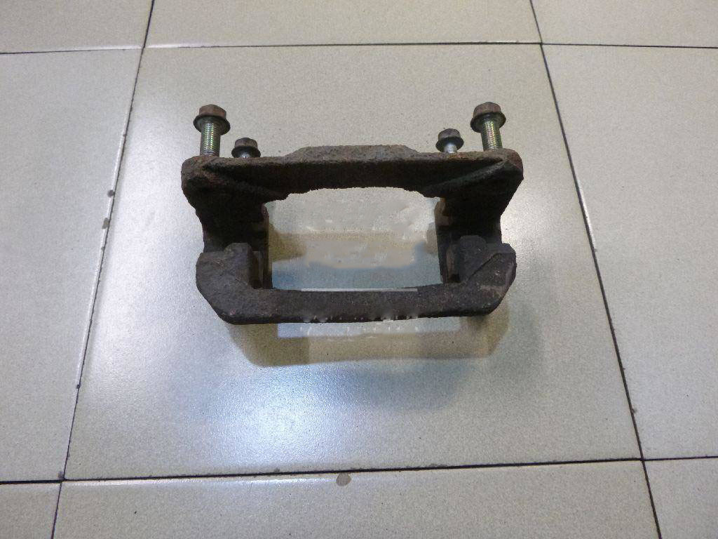 Скоба супорту лівого Subaru Outback, Legacy B13 03-08, 26225AE070