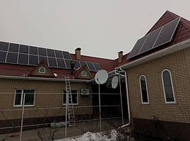 Поле фотомодулей AmeriSolar AS-6P30-330 на скатной крыше