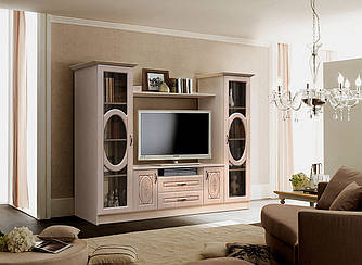 Гірка у вітальню Василиса.