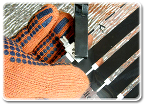 Присоединение клемм к медной шины термопленки возможно также с помощью пайки. Для пайки мы рекомендуем использовать традиционный ПОС30 или ПОС40, или канифоль как флюс.