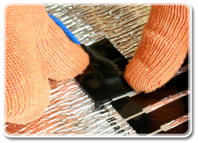 Изолируйте клеммы с двух сторон с помощью электроизоляционного скотча, что идет в комплекте теплого пола.
Так же наложите еще один слой электроизоляции с помощью специальной изоляционной ленты.