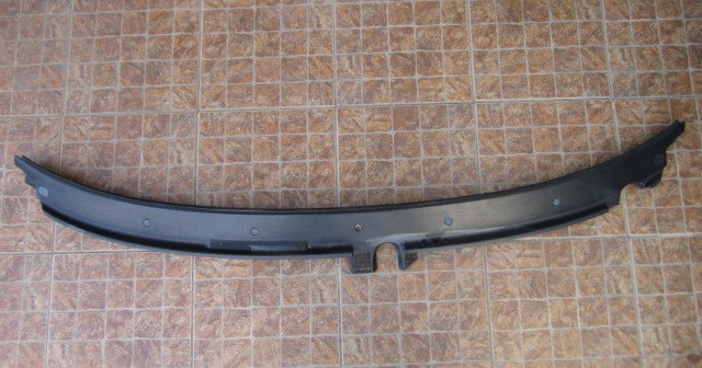 Накладка лобового скла (жабо) Mazda 323 BG 1989 - 1994 гв. Седан