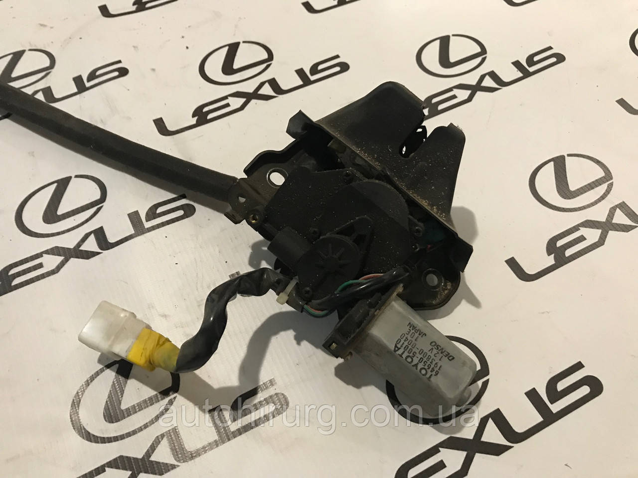 Замок кришки багажника Lexus LS430 (77704-50090)
