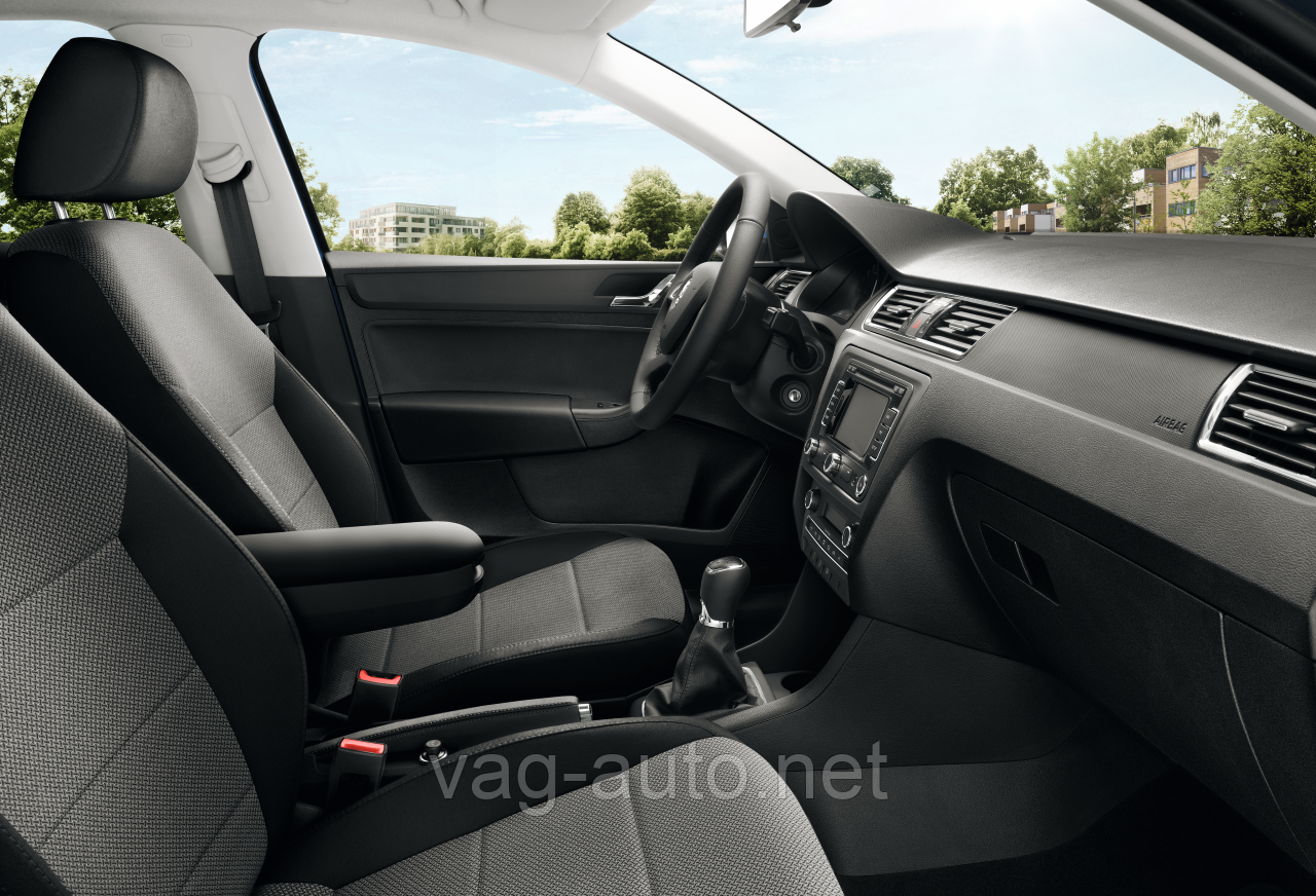 Підлокітник салону Skoda Rapid