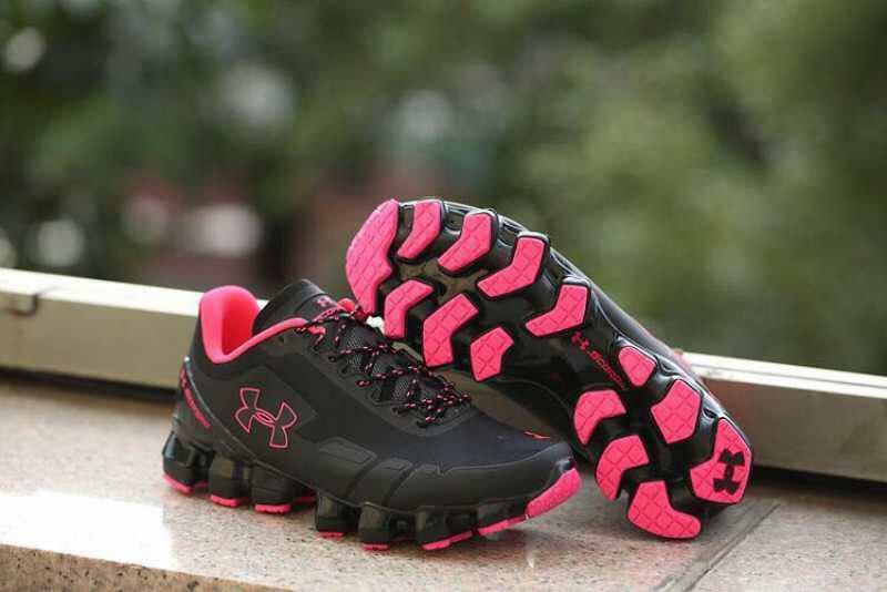 Кросівки Under Armour Scorpio 8623019-208 37 Чорні з рожевим (8623019-208)