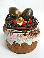 Класичний Великодня паска  із родзинками й білковою глазур'ю й ефектним шоколадним декором