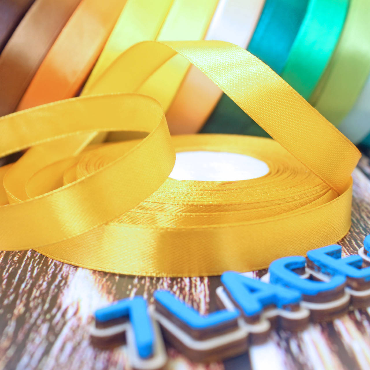 

Лента атласная однотонная / цвет золотистый / ширина 1,2 см / бобина 23 м