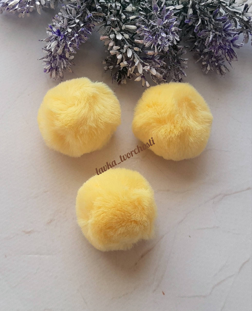 

Хутряний еко-помпон жовтий 4см