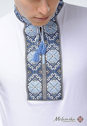 Чоловіча вишита футболка на короткий рукав в етно стилі «Гуцульська (блакитна вишивка)», фото 2