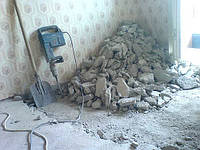 Демонтаж старой постройки в Харькове
