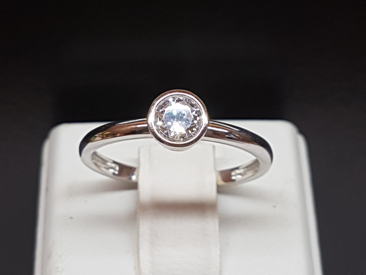 Золоте кільце з фіанітом.  142700б 18,5