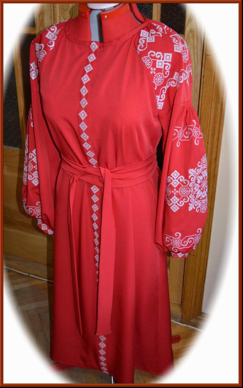Шикарне довге вишите жіноче плаття вишиванка в стилі бохо та широким поясом - фото 6 - id-p598493562