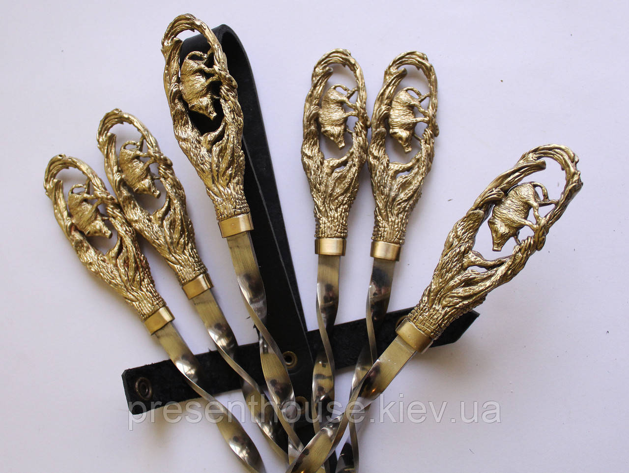 Набір шампурів ручної роботи «Кабан», 6 шт, нержавіюча сталь 12Х18Н10Т 600 мм, бронзові ручки, чорний шкіряний сагайдак, фото 1