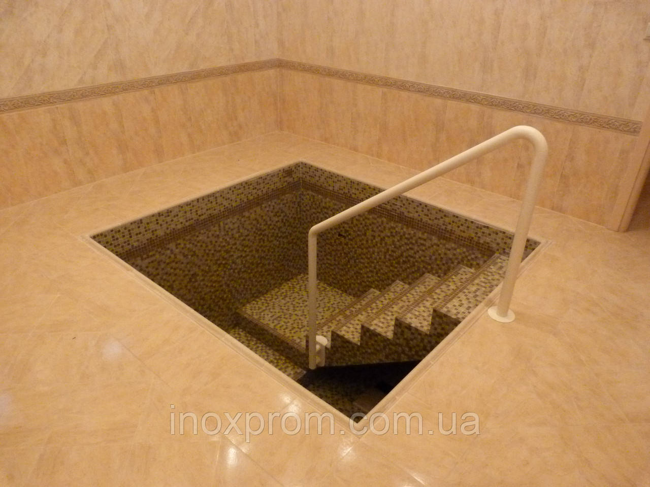 Лестница в бассейн из полированной нержавеющей стали на 3 ступени гл. 1,5 м - фото 4 - id-p12371044